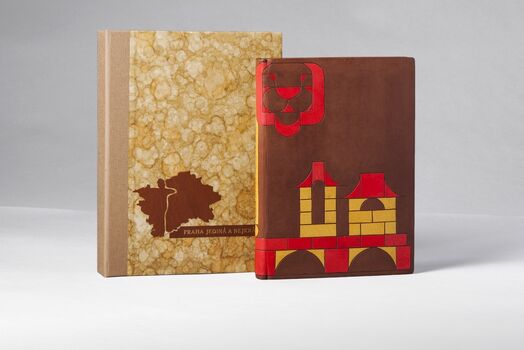 24. 2. Tisková zpráva k výstavě 50 let trienále umělecké knižní vazby